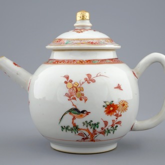Een Chinese famille verte theepot met deksel, Kangxi
