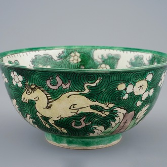 Een Chinese kom in famille verte biscuit met decor van paarden, Kangxi