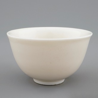 Een Chinees blanc de Chine Dehua kopje, Kangxi