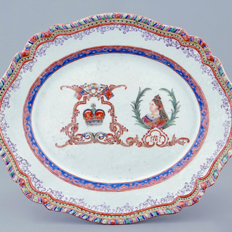 Een ovale Chinese famille rose schotel met decor voor de Engelse markt, 18e eeuw