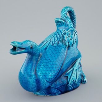 Een Chinese turquoise wijnpot in de vorm van een eend, 19e eeuw