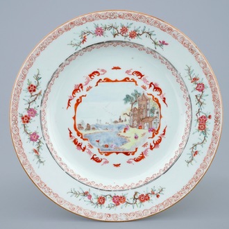 Een Chinees famille rose en verguld bord met landschapsdecor in de stijl van Meissen, Qianlong, 18e eeuw