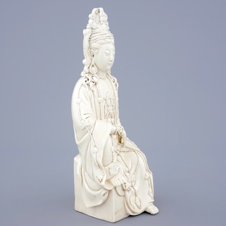Een Chinese Dehua blanc de Chine Guanyin in de stijl van He Chaozong, 19/20e eeuw