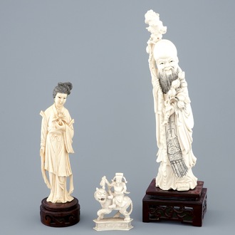 Drie diverse Chinese ivoren figuren, ca. 1900