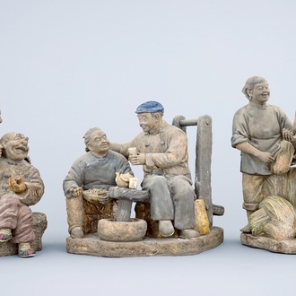 Un ensemble de 3 groupes signés en terre cuite, prob. Shiwan, Chine, 20ème