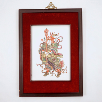 Een Chinese famille rose plaquette met Qin Shubao, 19/20e eeuw