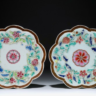 Een paar Chinese famille rose onderschalen met reliëfdecor, Yongzheng