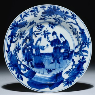 Een Chinees blauw-wit bordje met allegorie van de reuk, Kangxi