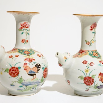 Een paar Chinese famille rose kendi's met hanendecor, Qianlong