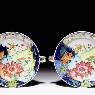 Een paar Chinese famille rose rechaud schotels met tabaksbladeren decor, Qianlong