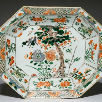 Een Chinese famille verte hexagonale diepe schaal, Kangxi