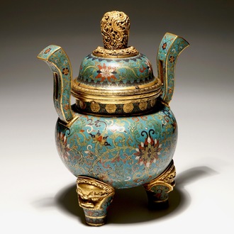 Een Chinese vergulde cloisonné wierookbrander met deksel, Qianlong merk, 19/20e eeuw