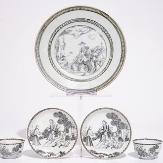 Une assiette en porcelaine de Chine grisaille avec Luohan et un tigre et deux tasses et soucoupes, Qianlong