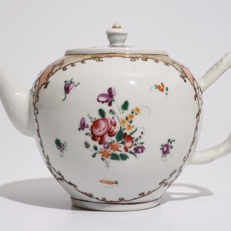 Une théière en porcelaine de Chine famille rose d'exportation, Qianlong