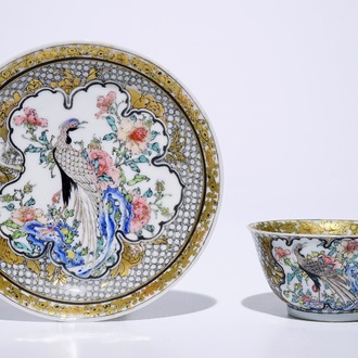 Een fijne Chinese famille rose en grisaille eierschaal kop en schotel met een fazant, Yongzheng