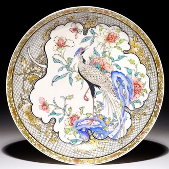 Een fijn Chinees famille rose en grisaille eierschaal bord met een fazant, Yongzheng
