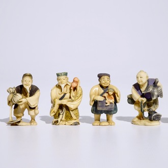Een lot van zes polychrome Japanse ivoren netsuke, Taisho, 2e kwart 20e eeuw, gesigneerd