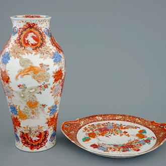 Een Japanse Kutani vaas en een twee-orige schotel, Meiji, 19e eeuw