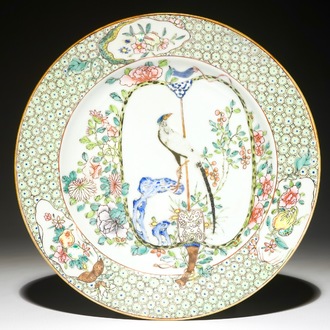 Een Chinees famille rose semi-eierschaal bord met een fazant, Yongzheng