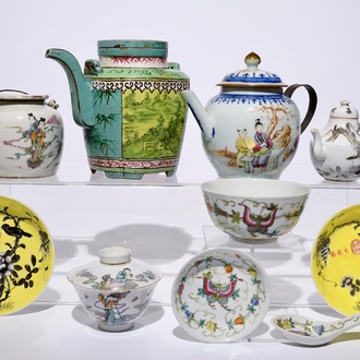 Un lot varié en porcelaine de Chine famille rose, Yixing et qianjiang cai, 18/20ème