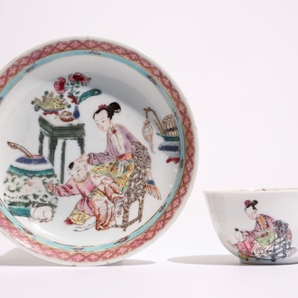 Een Chinese famille rose kop en schotel met een dame en een jongen, Yongzheng