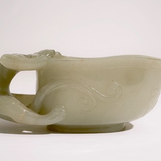 Een libation cup in Chinese celadon jade, 19e eeuw