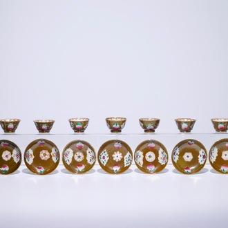 Neuf tasses et soucoupes en porcelaine de Chine famille rose sur fond brun capucin, Qianlong