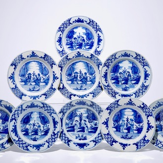 Een set van negen blauw-witte Delftse borden met een koppel in een landschap, 18e eeuw