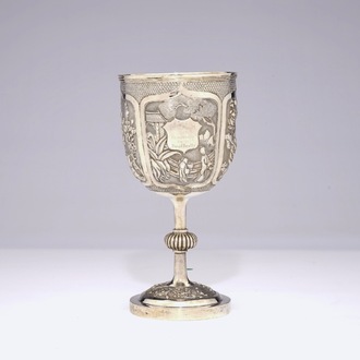 Een Chinese zilveren trofee met inscriptie, gedat. 1902