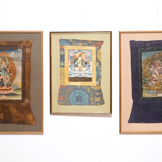 Een lot van drie thangkas, Tibet of Nepal, 19/20e eeuw