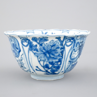 Een Chinese blauw-witte kraaienkom, Ming, Wanli