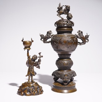 Een Japanse bronzen koro en een figuratieve wierookbrander, Meiji/Taisho, 19/20e eeuw