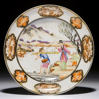 Een Chinees famille rose bord met "Rockefeller" patroon, Qianlong