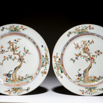 Een paar grote Chinese famille verte schotels, Kangxi