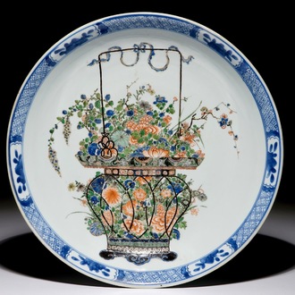 Un plat en porcelaine de Chine famille verte, Kangxi