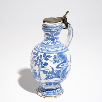 Een blauwwitte chinoiserie kan met tinnen deksel, Haarlem of Delft, 1e helft 17e eeuw