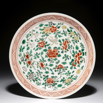 Une assiette en porcelaine de Chine famille verte, marque de Chenghua, Kangxi