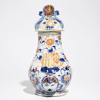 Een Chinese Imari-stijl wandfontein met deksel, Kangxi