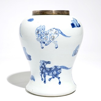 Een Chinese vaas met blauwwit en onderglazuur rood decor van paarden en zilveren montuur, Kangxi