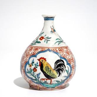 Een Chinees Amsterdams bont vaasje met hanen, Kangxi