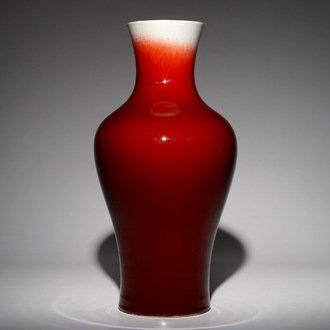 Een grote Chinese monochrome langyao vaas, Jingdezhen merk, 3e kwart 20e eeuw