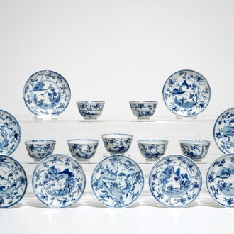 Zeven Chinese blauwwitte koppen en negen schotels, Kangxi