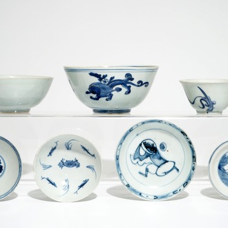 Een lot Chinees blauwwit porselein, Ming