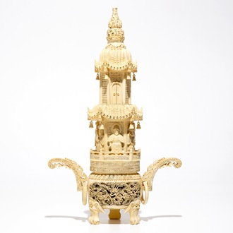 Un grand brûle parfum en ivoire sculpté, Chine, 19/20ème