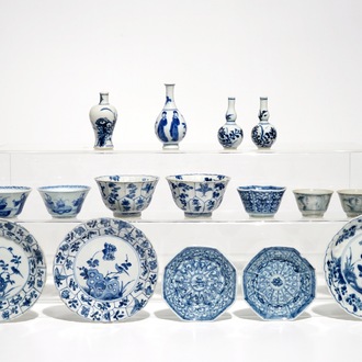 Een lot Chinees blauwwit porselein, veelal Kangxi