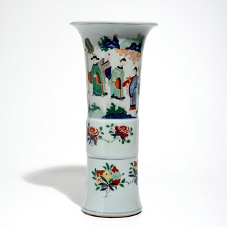 A Chinese wucai gu vase, 19/20th C.