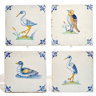 Vier polychrome Delftse tegels met vogels, 17e eeuw