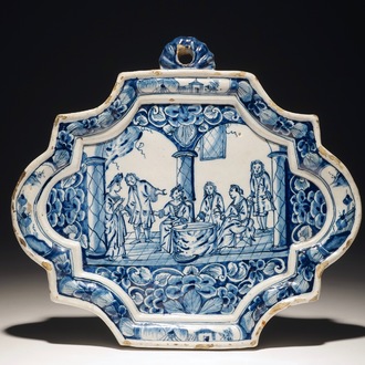 Een blauwwitte Delftse plaquette met een interieurscène, 18e eeuw