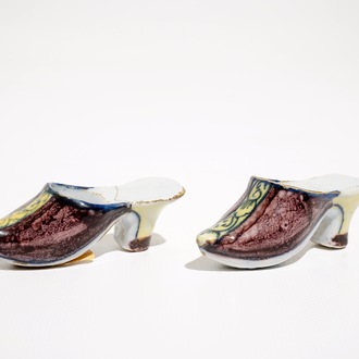 Een paar kleine polychrome Delftse muiltjes, 18e eeuw