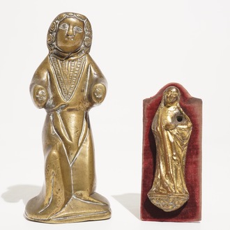 Een kleine verguld bronzen Madonna en een bronzen lusterornament in de vorm van een heilige, 13/15e eeuw